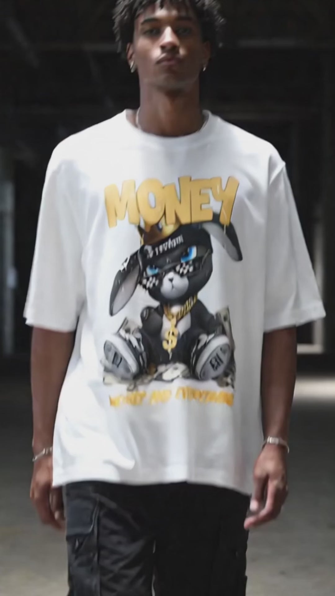 "Money Bunny" Hip-Hop Style Short Sleeve T-Shirt, Men's White Hip-Hop Bunny Graphic Tee, Unisex "Money and Everything" Design Top, Streetwear-Inspired Casual Wear